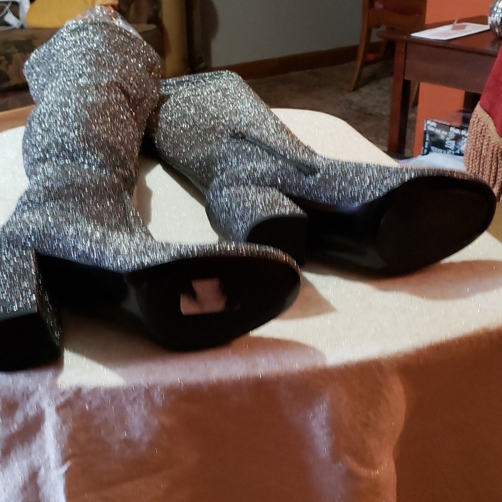 Boots - Picture 4 of 5